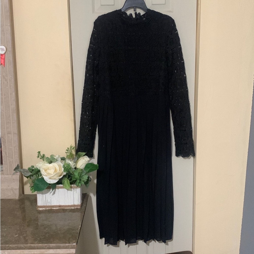 Shein black lace pleated dress/ Size large(Fits like Small)